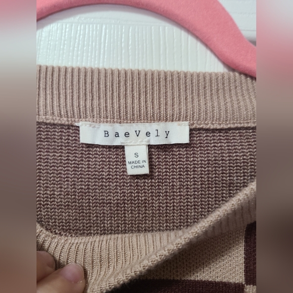 Checkered Brown and Tan Sweater - Picture 5 of 5